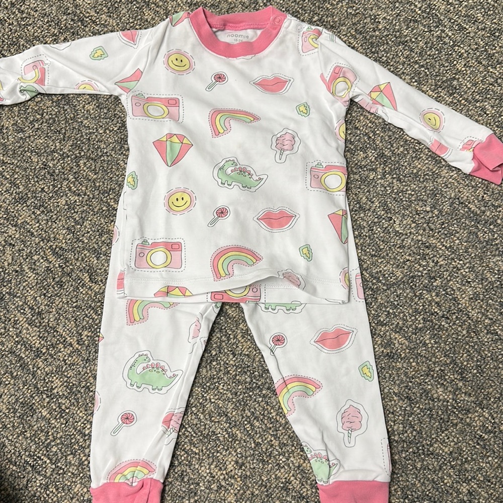noomie pajama set size 18-24M in emoji print